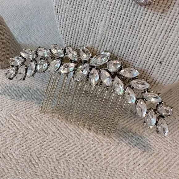 3 Piece Antiqued Gold Tone Rhinestone Set Earrings, Necklace & Hair Comb - Picture 12 of 12